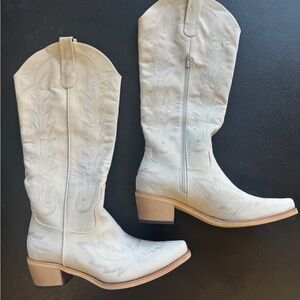 Elegant Cream Western Boots
